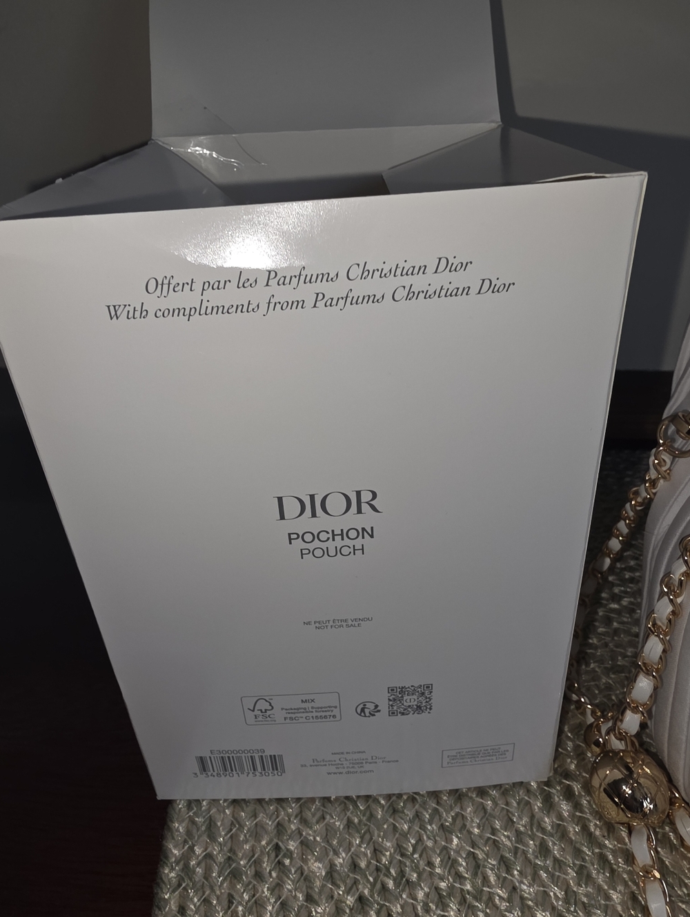 Fun DIOR GWP White Drawstring Bucket Bag/Pouch with Gold Chain - Picture 7 of 9
